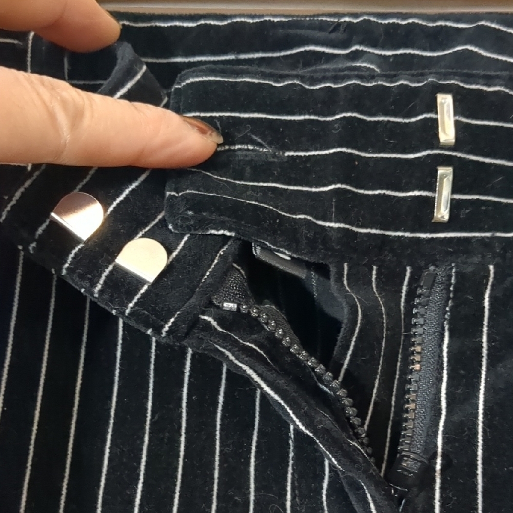 Divided - Black & White Striped Velvet Pants - Sz 6 - Picture 5 of 9